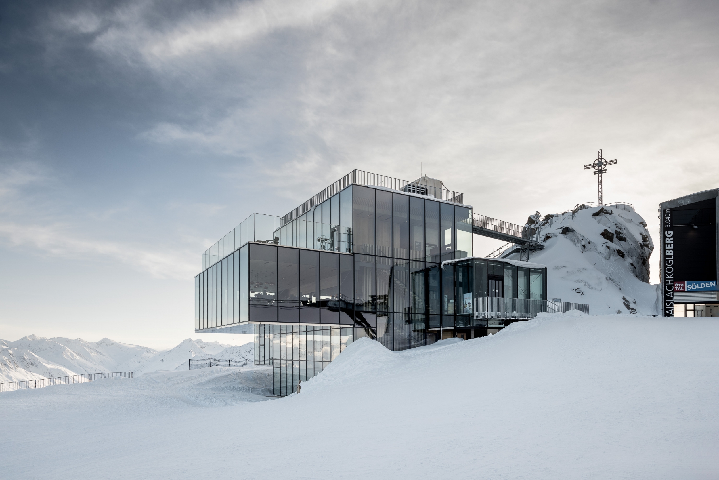 Restaurant ice Q in Sölden im Winter Restaurant ice Q in Sölden im Winter