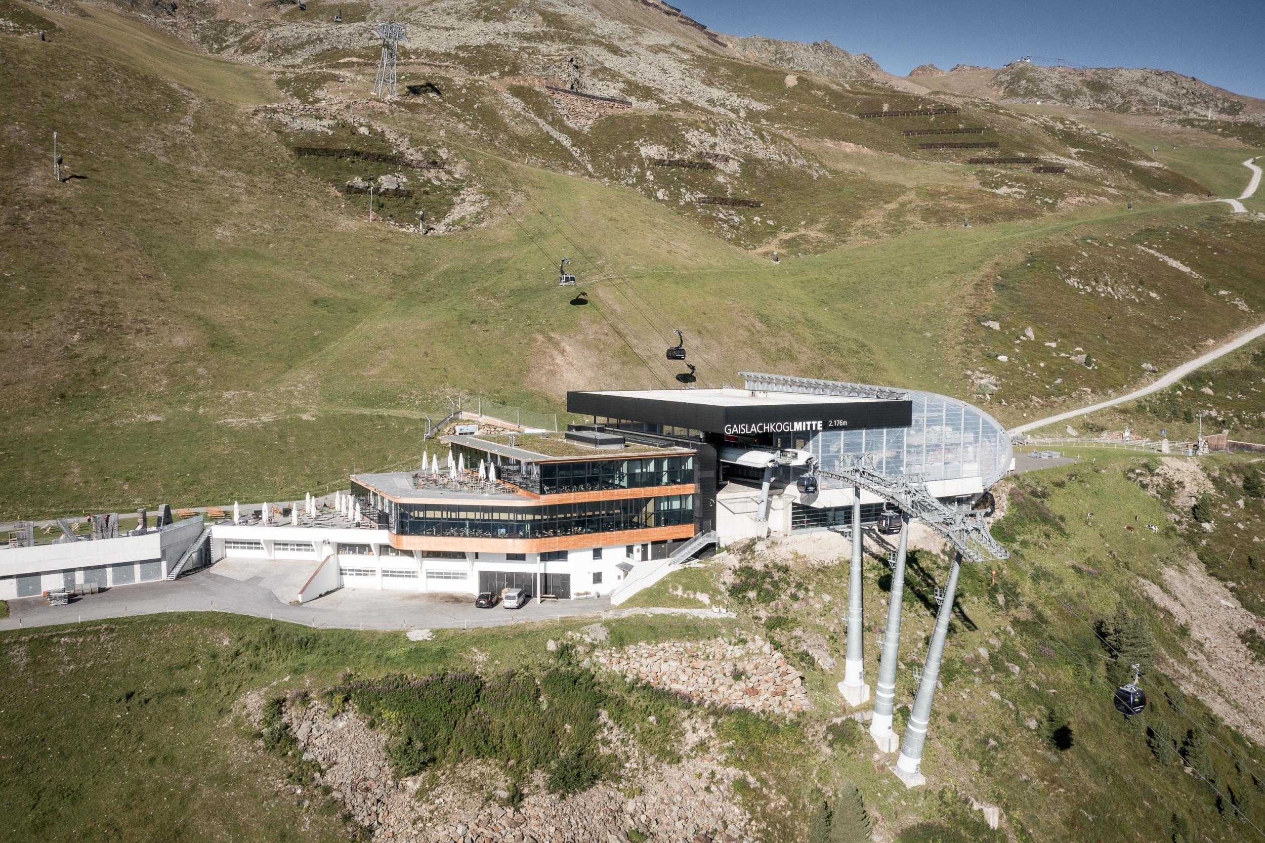 Restaurant Falcon an der Gaislachkogl Mittelstation Außenasicht im Sommer