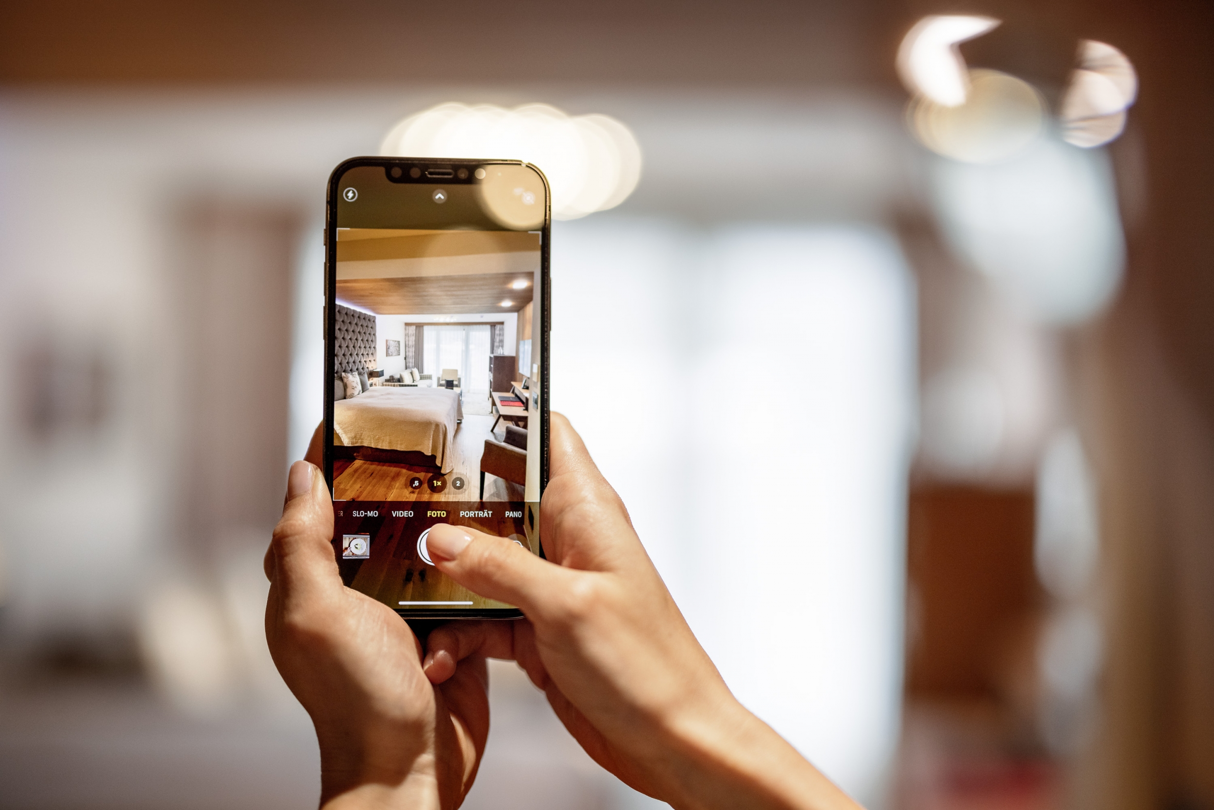 Hotel Das Central in Sölden - Handy mit Blick ins Zimmer