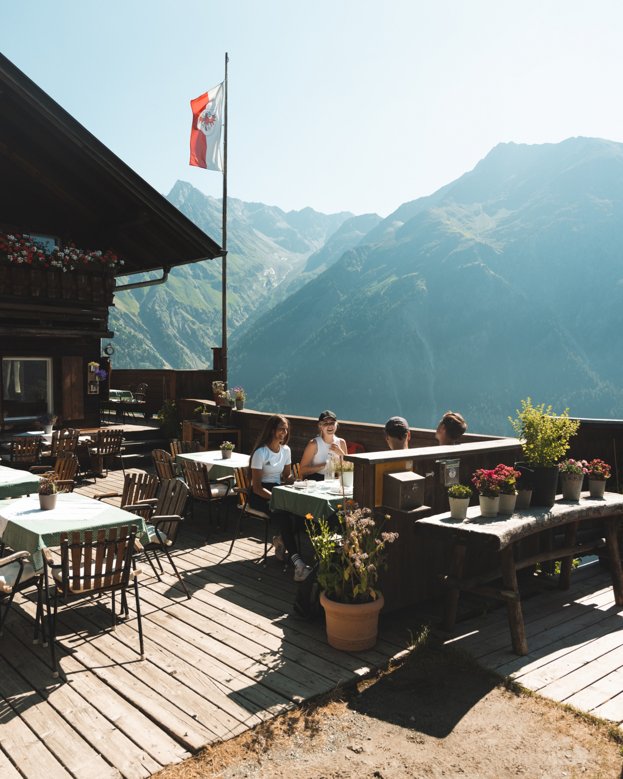 Einkehr auf der Marias Alm in Sölden Einkehr auf der Marias Alm in Sölden