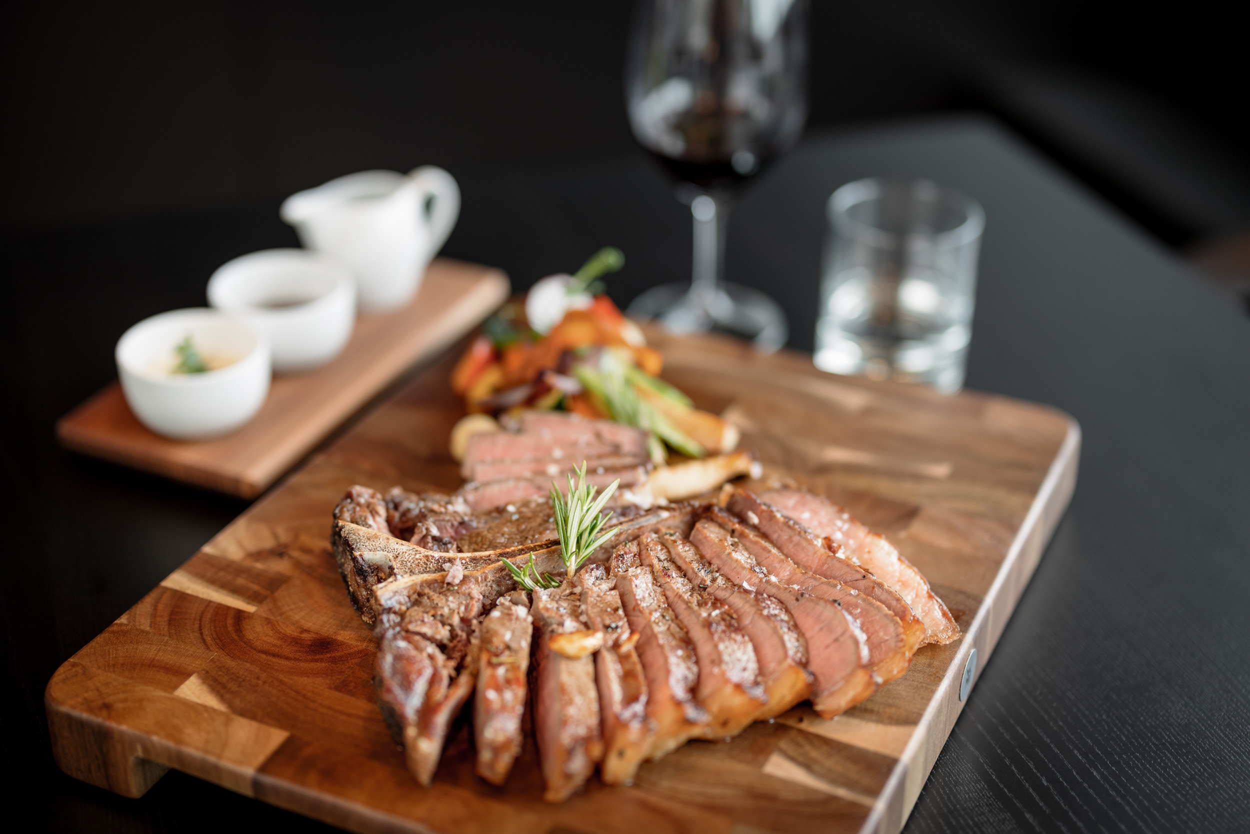 Premium Dry Aged Steak im Falcon À-la-carte-Restaurant in Sölden Premium Dry Aged Steak im Falcon À-la-carte-Restaurant in Sölden