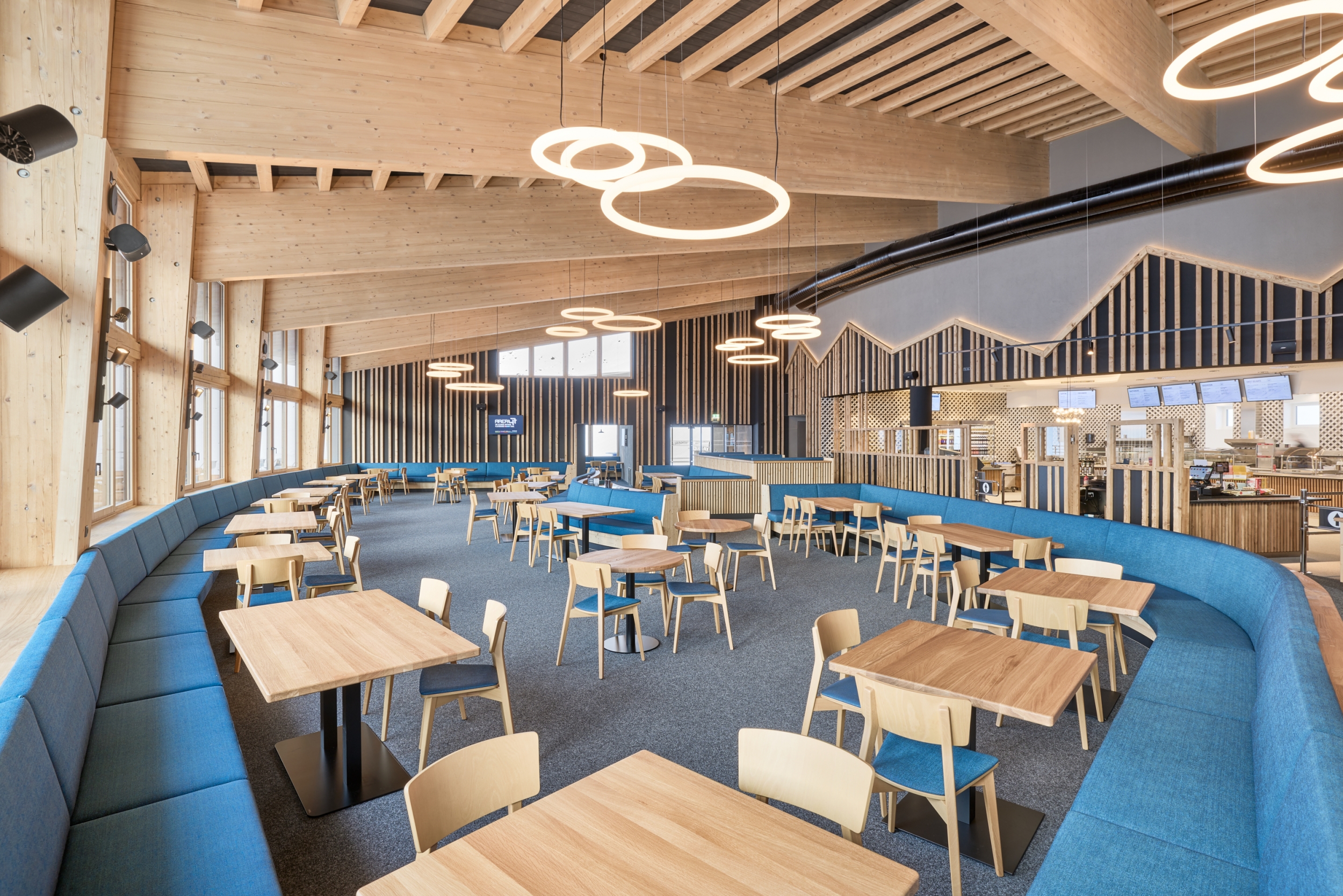 Kulinarischer Einkehrschwung im Restaurant Schwarzkogl im Skigebiet von Sölden - hosted by AREA 47