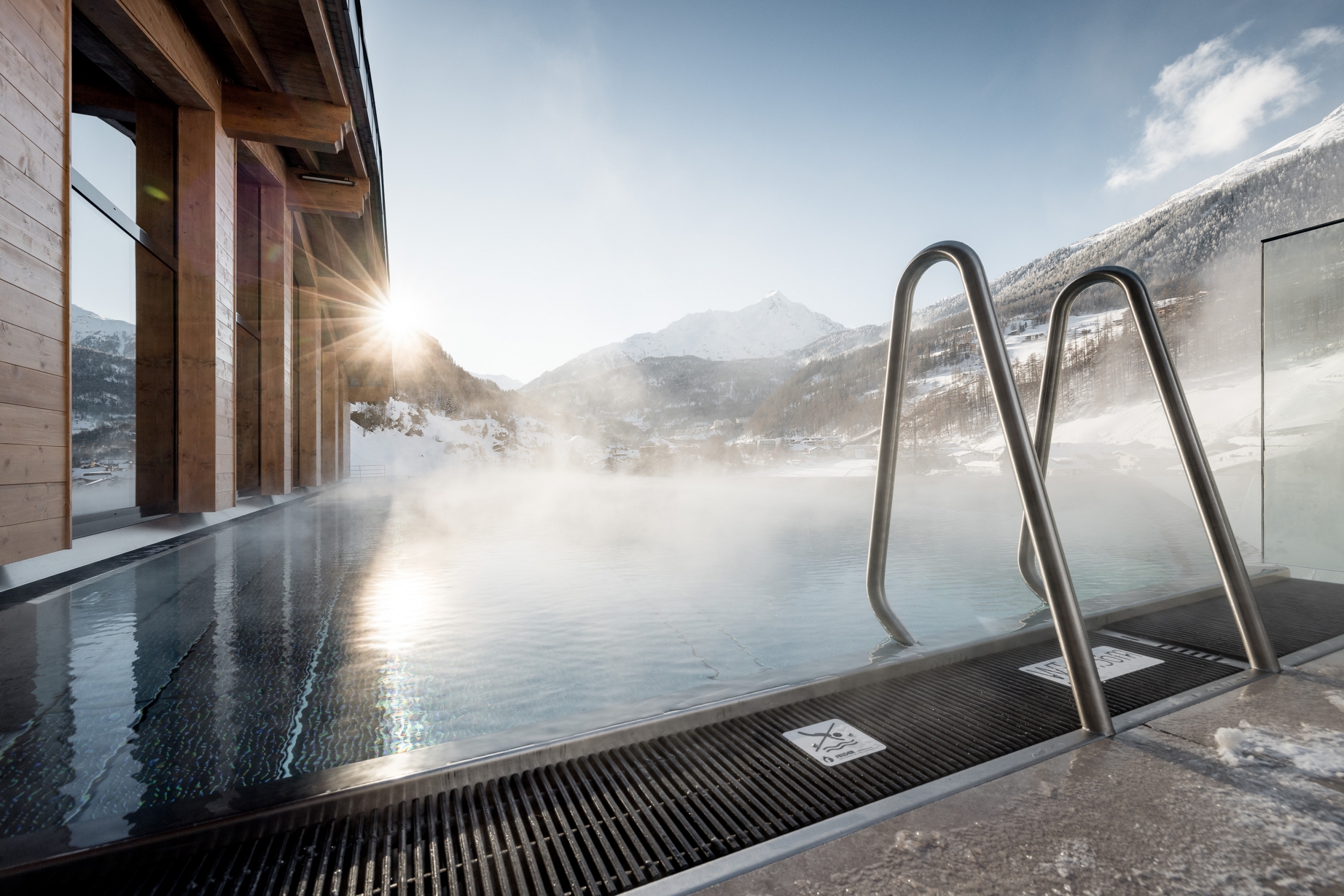 Sonnenaufgang im Summit Infinity-Pool - 5-Sterne Hotel Das Central, Sölden