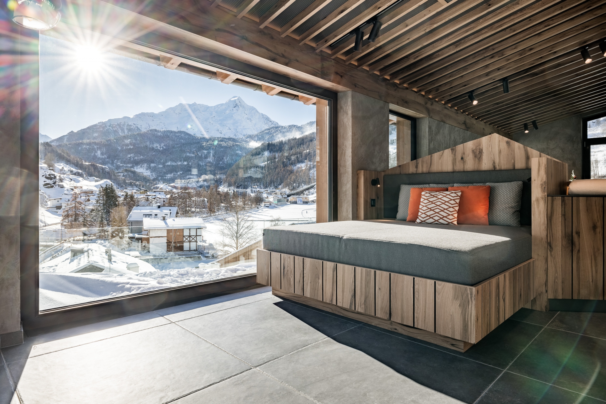 Kuschelecken mit Panoramafenster im Hotel Das Central Sölden 