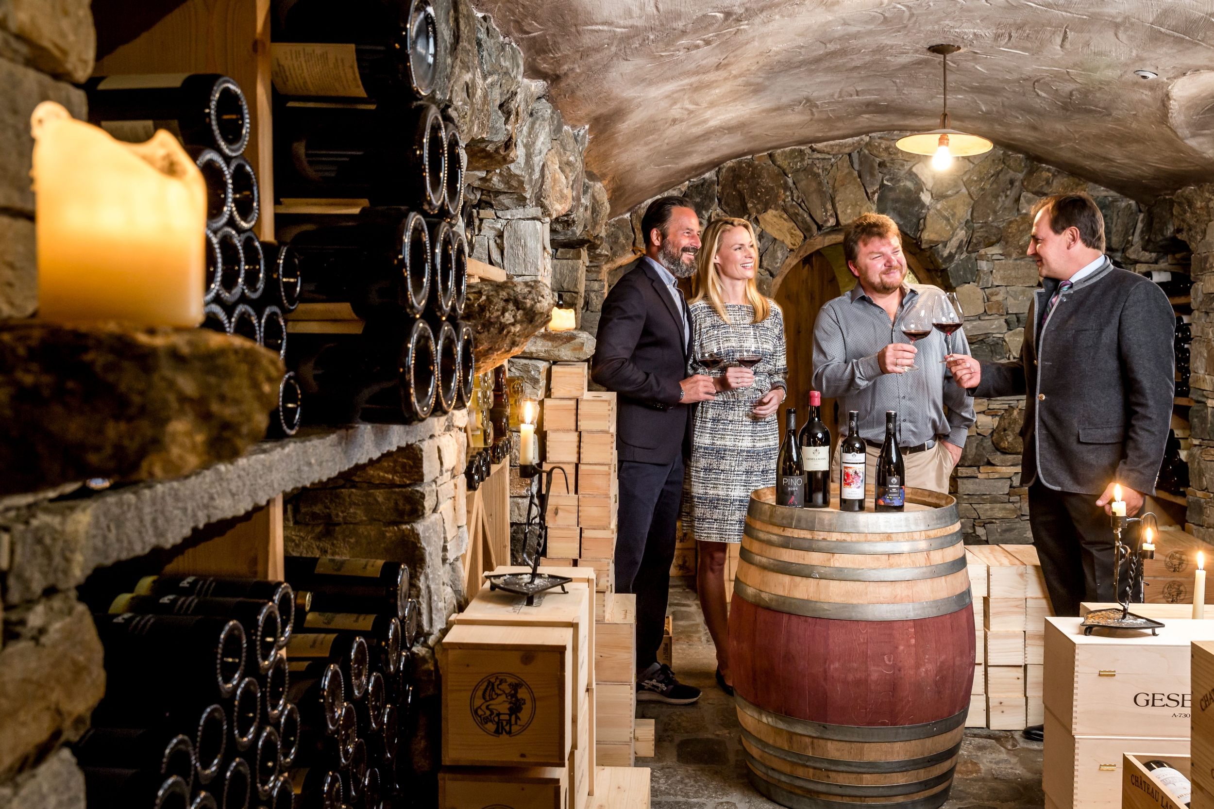 Weinverkostung im Weinkeller vom Weinhotel Das Central Sölden Weinverkostung im Weinkeller vom Weinhotel Das Central Sölden